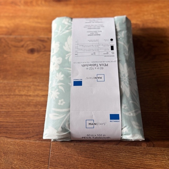 Floral Tablecloth in Light Green - Picture 2 of 4